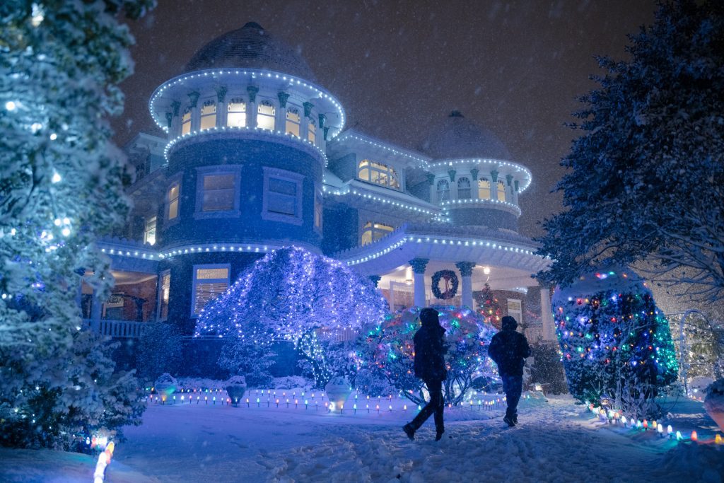 canuck place holiday lights